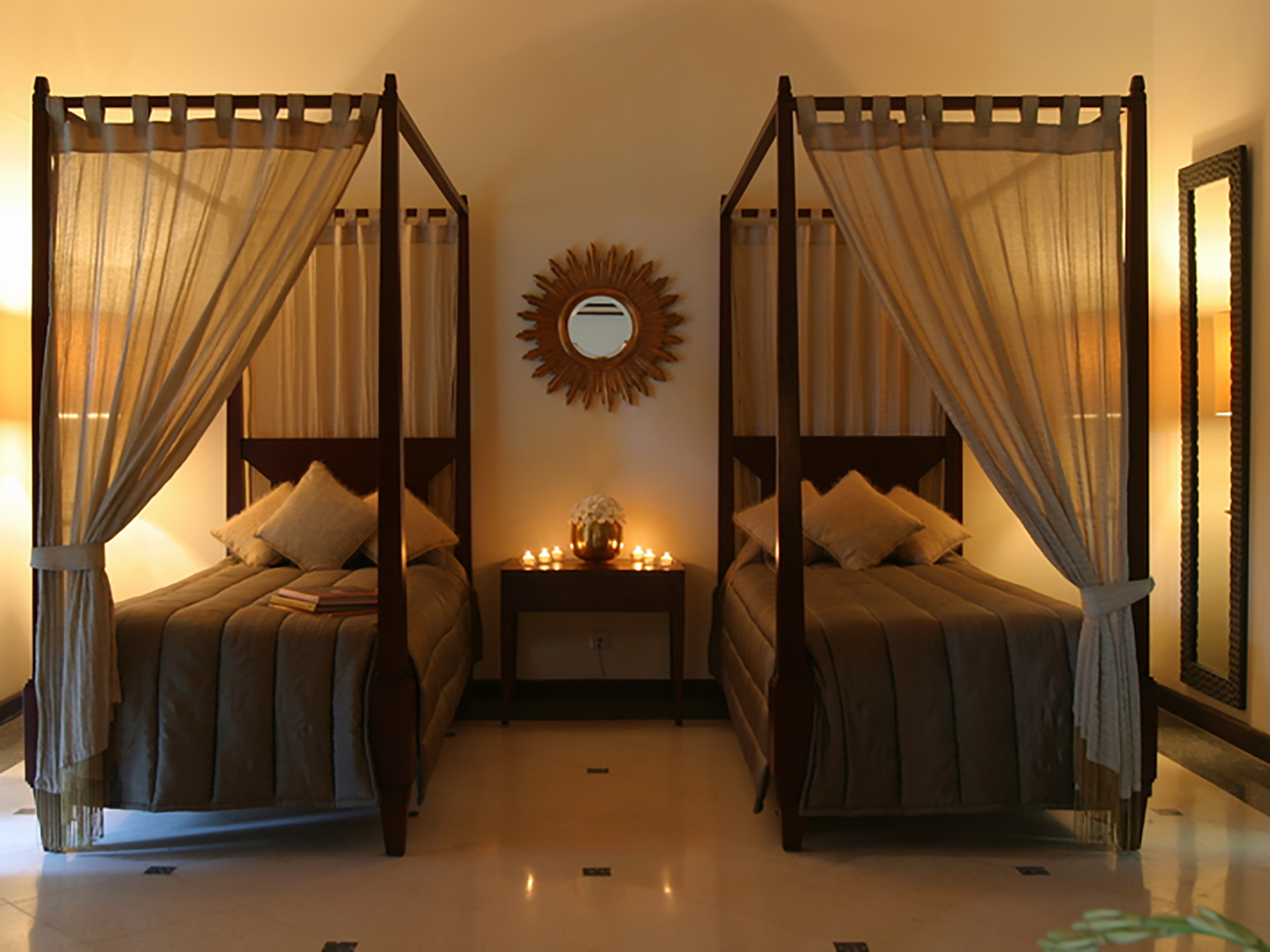 The Ylang Ylang - Twin bedroom with canopy - The Ylang Ylang, Ketewel, Bali